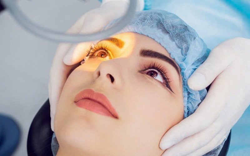 Cắt mí không nhắm được mắt phải làm sao?