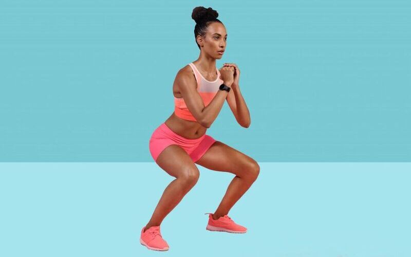 Tập Squat cho mông săn (Nguồn: Internet)